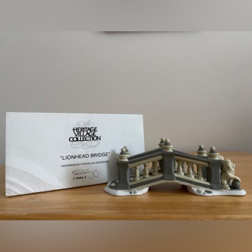 Dept 56 Heritage Village Vintage 1992 “Lionhead Bridge” 5864-5 Retired 1997